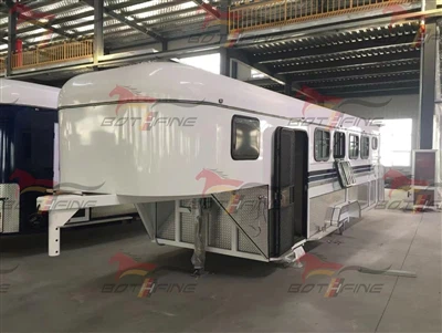 Outback Float ™ Heavy-Duty Gooseck Horse Float